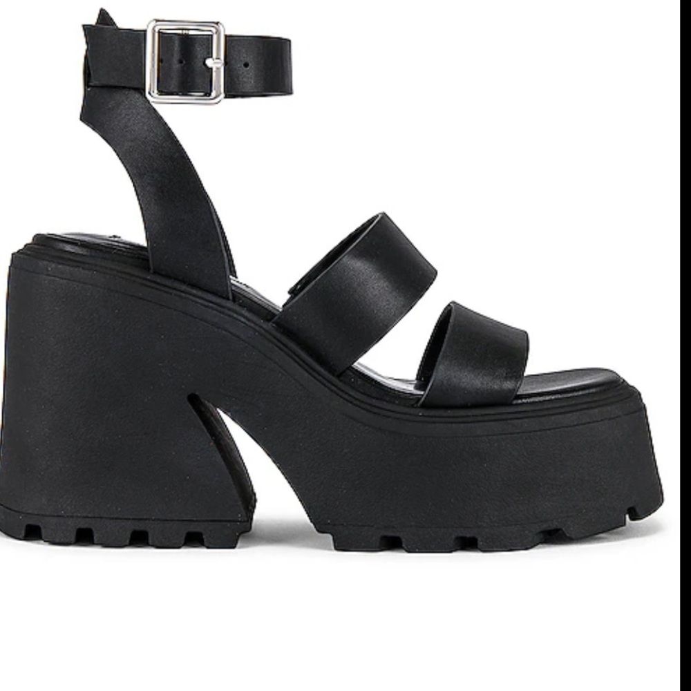 NWOT Abbott sandal in black